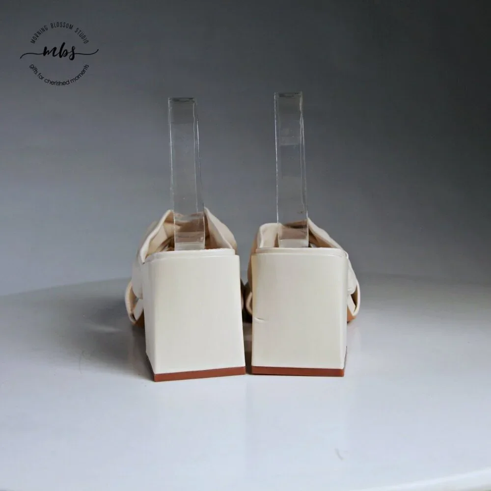 NWT Vince Camuto Jenabie‎ Leather Block Heel Sandals Cream Women 11